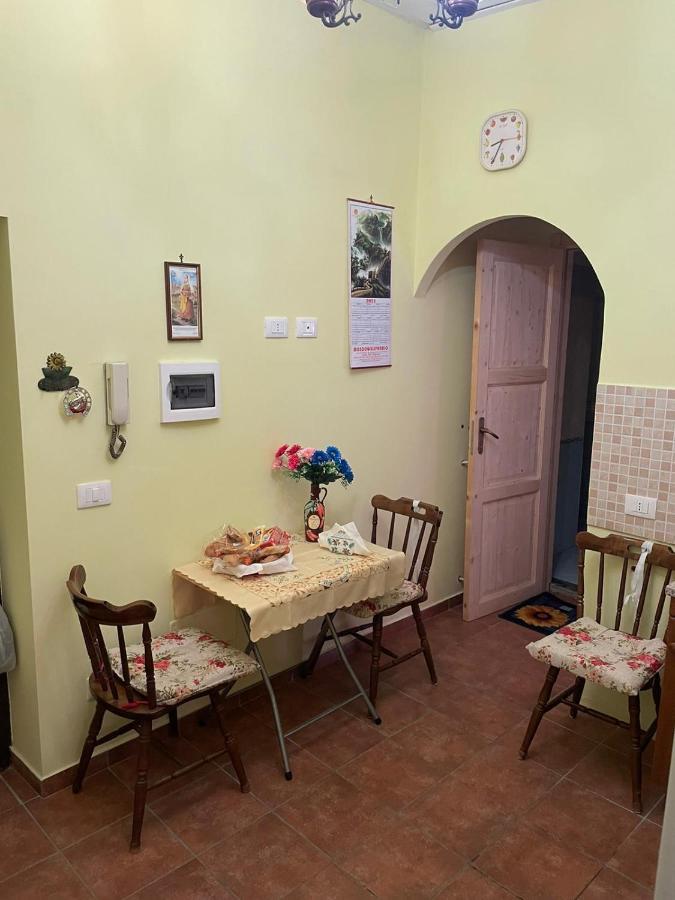 Appartamentino Di Corso Umberto Ronciglione  Bagian luar foto